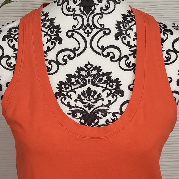Lululemon Razorback Tank - Picture 2 of 5